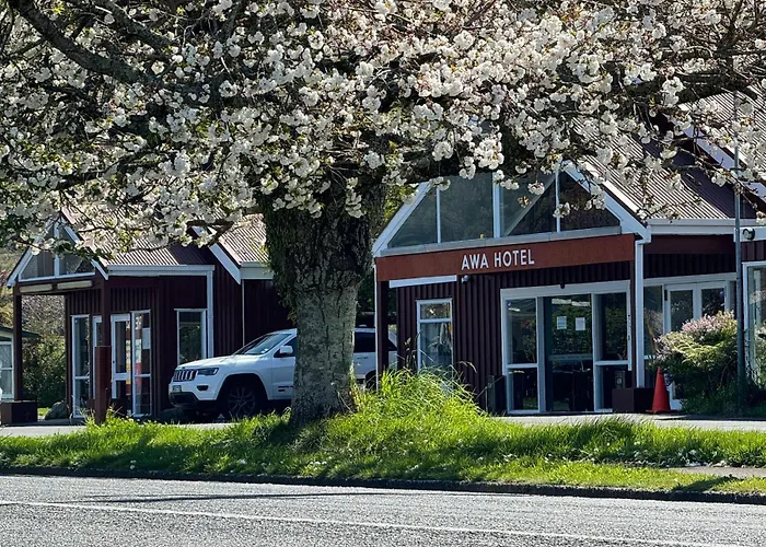 Hotel Awa 4-star 23-36 Sqm Large And 3 Sqm Small Single Rooms-capsules Rotorua