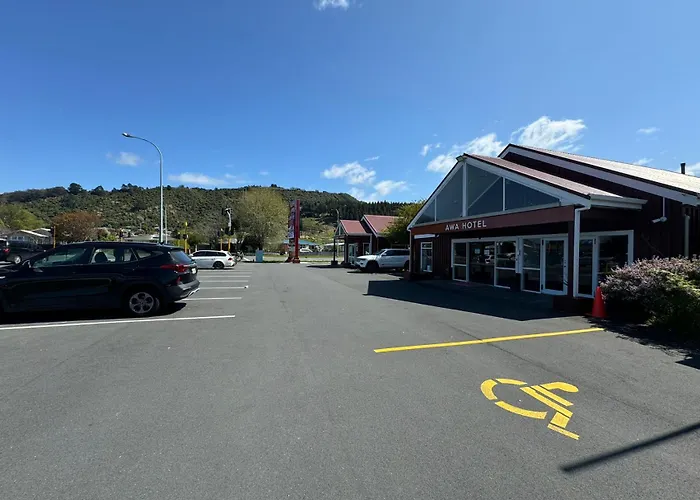 Awa 4-star 23-36 Sqm Large And 3 Sqm Small Single Rooms-capsules Hotel Rotorua