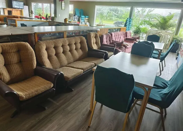 Awa 4-star 23-36 Sqm Large And 3 Sqm Small Single Rooms-capsules Hotel Rotorua