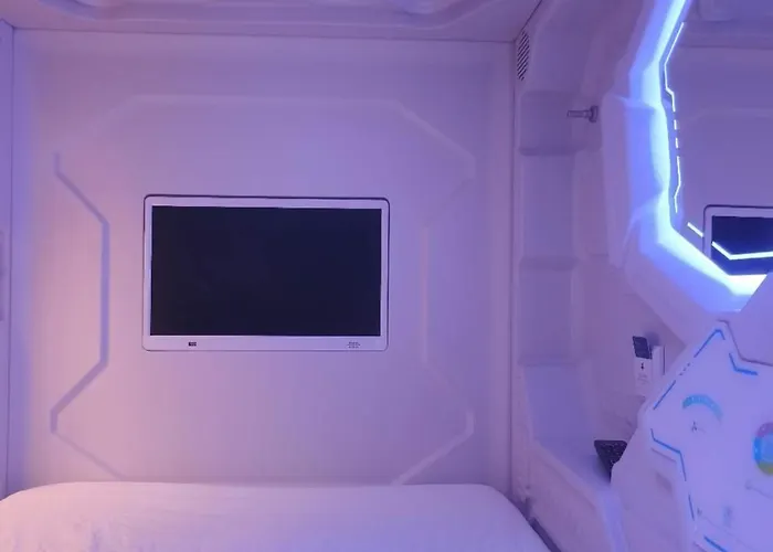 Awa 4-star 23-36 Sqm Large And 3 Sqm Small Single Rooms-capsules Rotorua