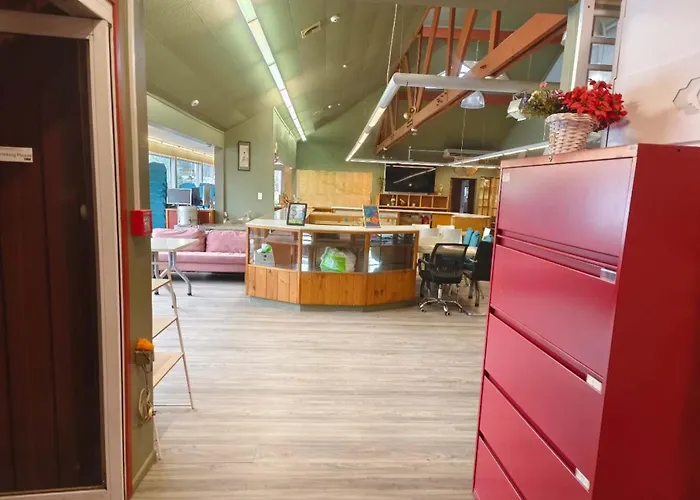 Awa 4-star 23-36 Sqm Large And 3 Sqm Small Single Rooms-capsules 4* Rotorua