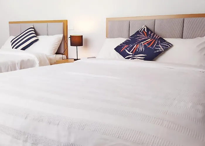 Awa 4-star 23-36 Sqm Large And 3 Sqm Small Single Rooms-capsules 4* Rotorua